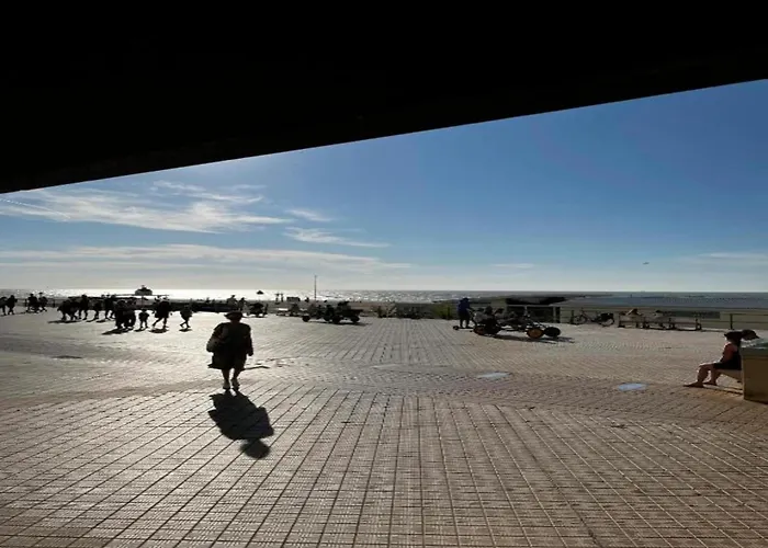 In Near The * אוסטנדה